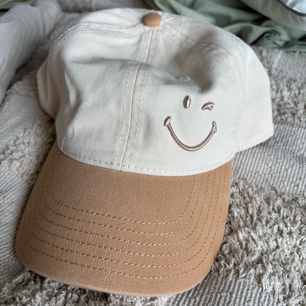 NWOT Aerie Cream Cap with Wink Face
